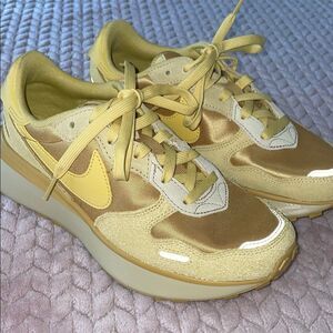Nike Women's Phoenix Waffle Wheat Gold Sneakers